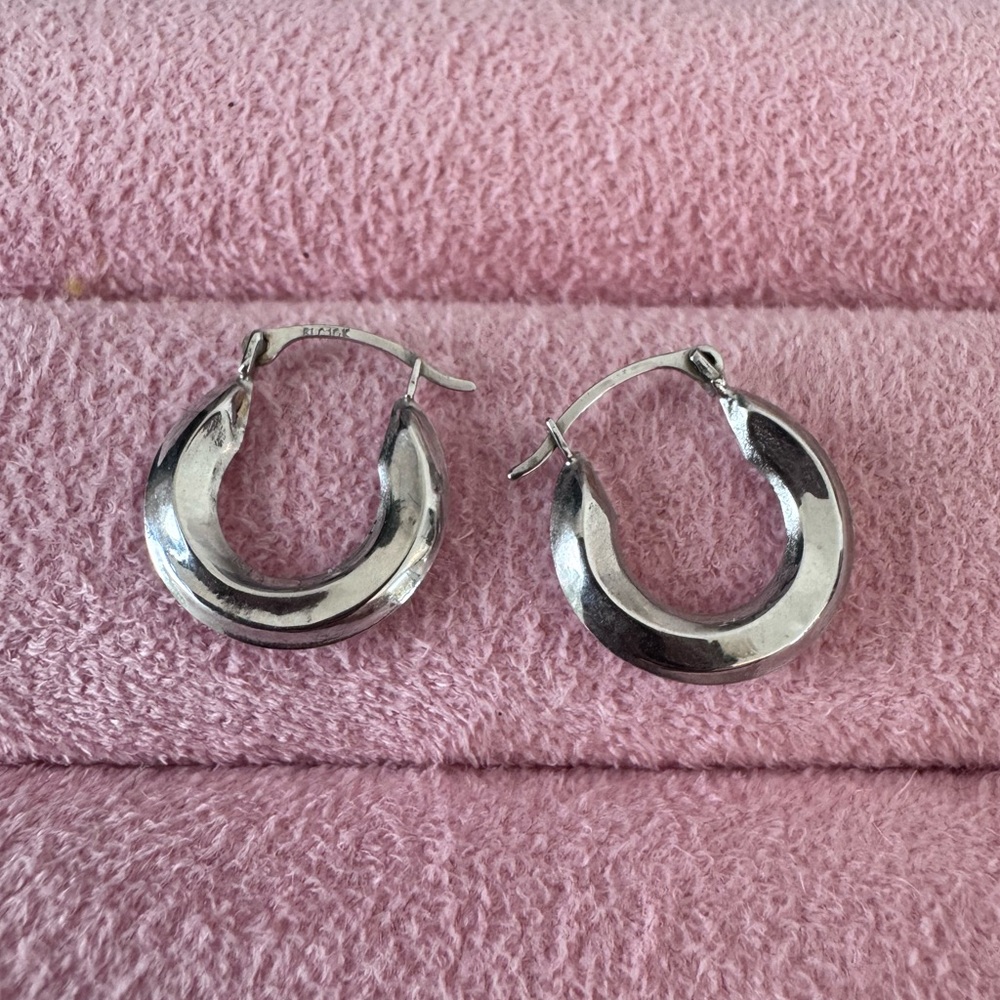 10K White Gold Hoop Earrings